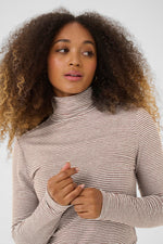 AMMA TURTLE NECK TSHIRT