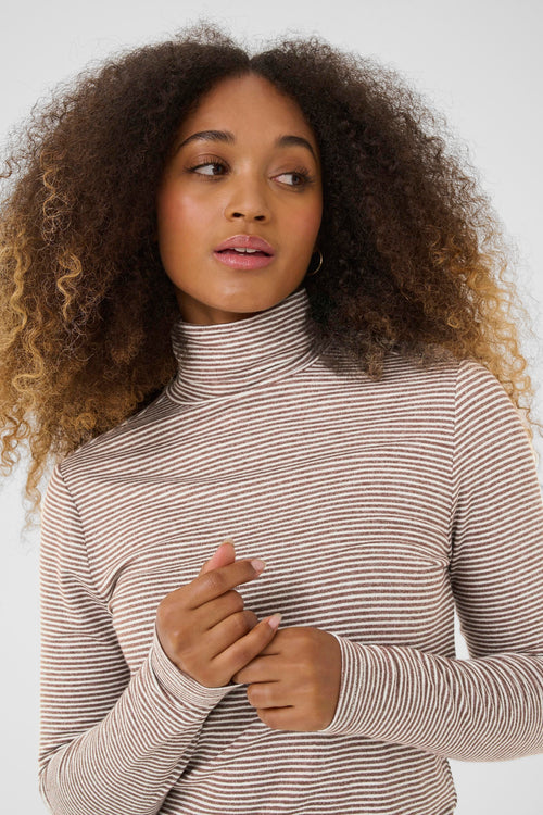 AMMA TURTLE NECK TSHIRT