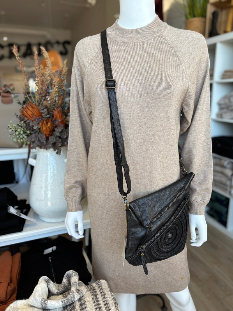RIOM CROSSBODY BAG