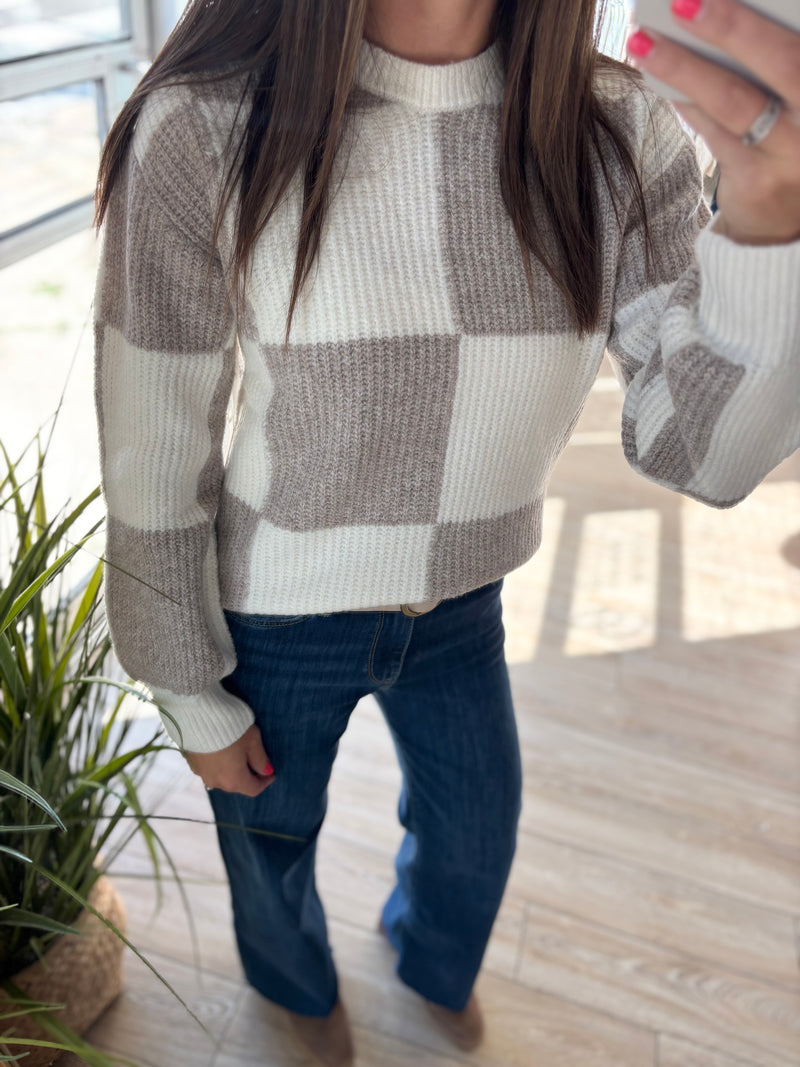 COLOR BLOCK BEIGE WHITE SWEATER