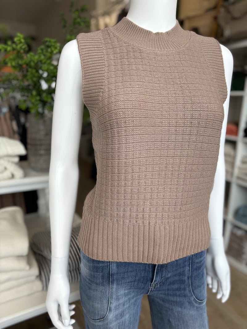 TEXTURED SWEATER TANK