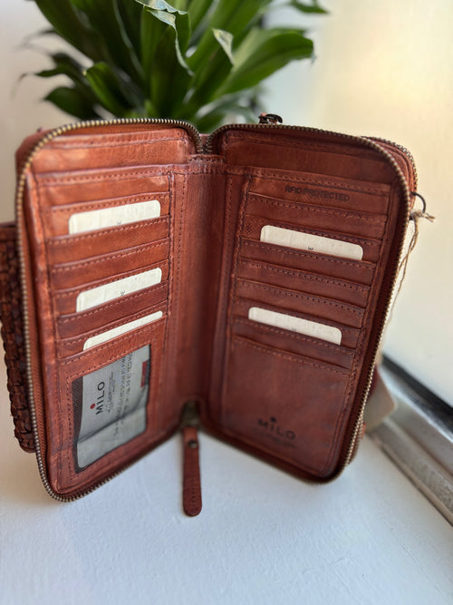 LUSSO CELL PHONE BAG COGNAC