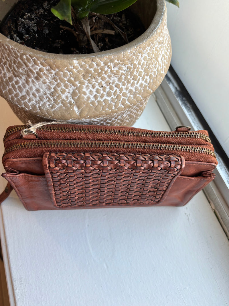 LUSSO CELL PHONE BAG COGNAC