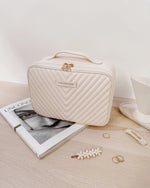 MAGGIE QUILTED HANGING TOILETRY CASE VANILLA